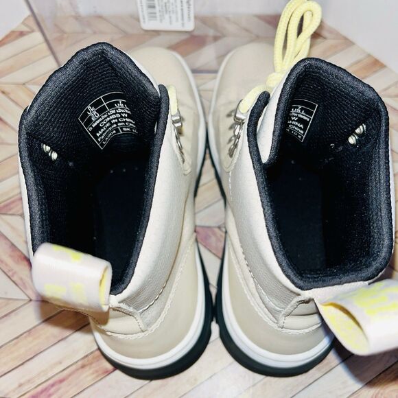 Dr. Martens Combs Poly & Leather Boots Women's 7 Parchment Beige Ripstop Nylon - Picture 7 of 8